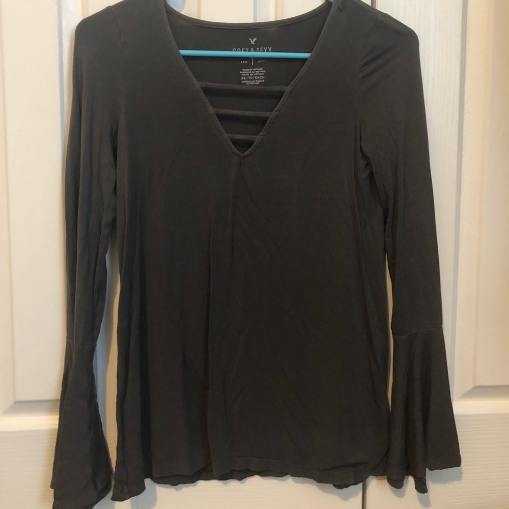 American Eagle grey top.
